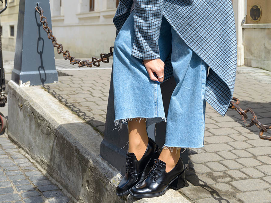 10 Stylish Ways to Rock Black Flat Shoes This Autumn