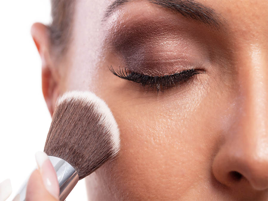 How to Accentuate Your Eyes and Soft Blush Makeup look