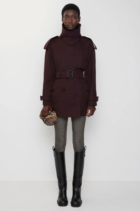 Burberry Short Gabardine Fitzrovia Trench Coat. Ladies designer fashion coats in Ireland 2025